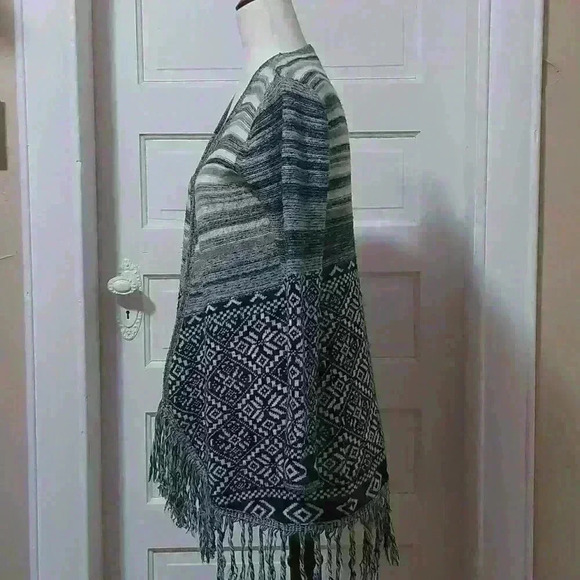 Christine Gerard Cardigan. #0350A - Picture 4 of 5